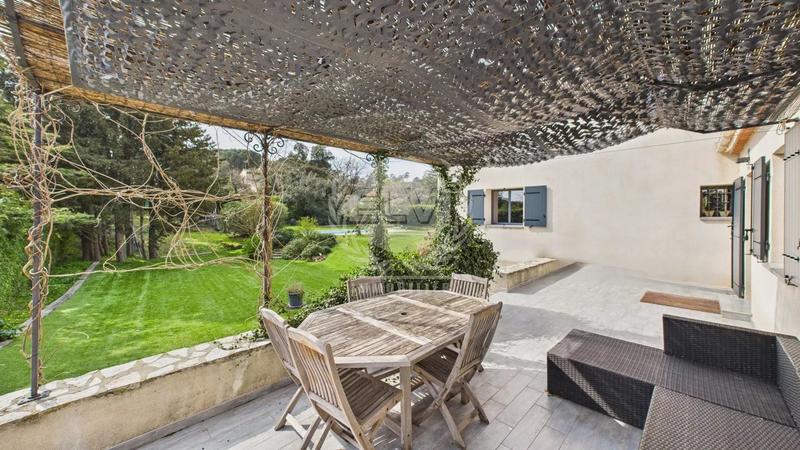 Maison - 283 m² - 5 pièces