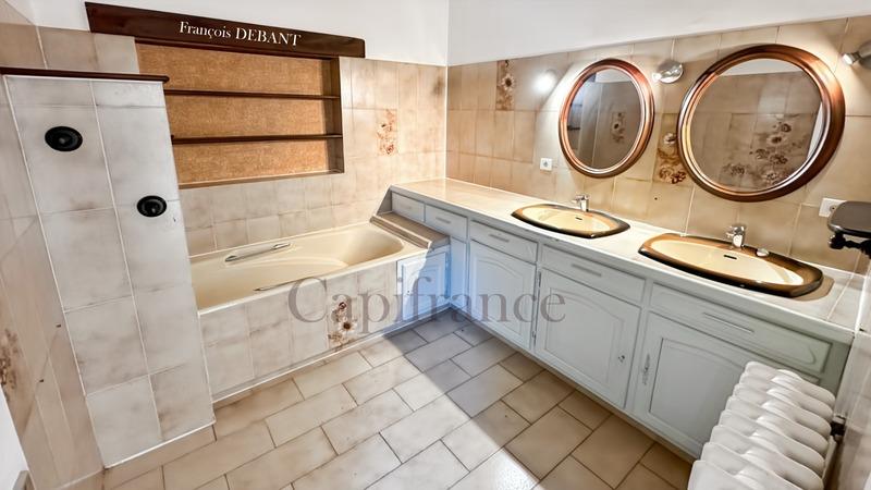 Maison - 177 m² - 7 pièces