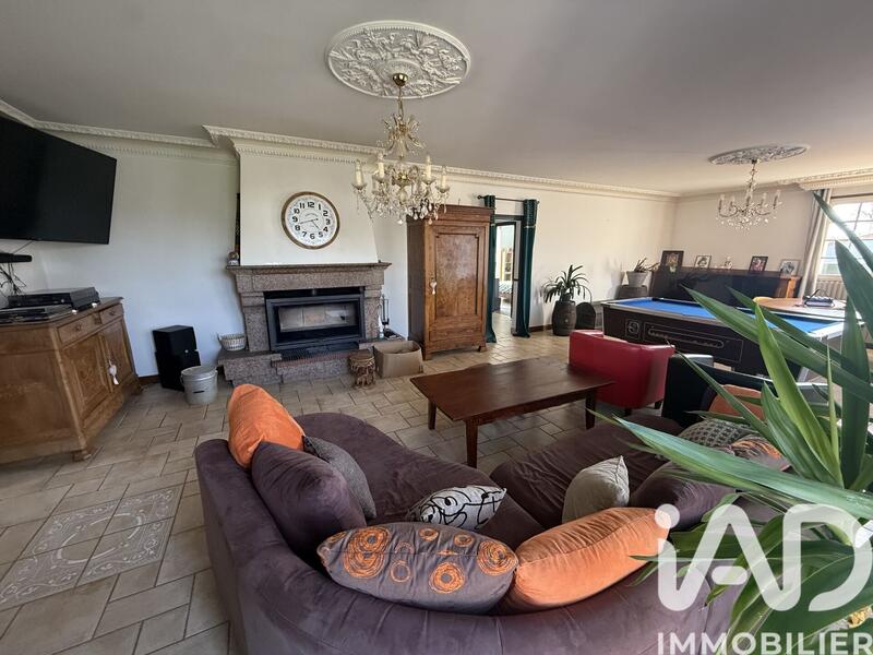 Maison - 246 m² - 8 pièces
