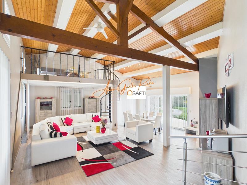 Maison - 312 m² - 10 pièces