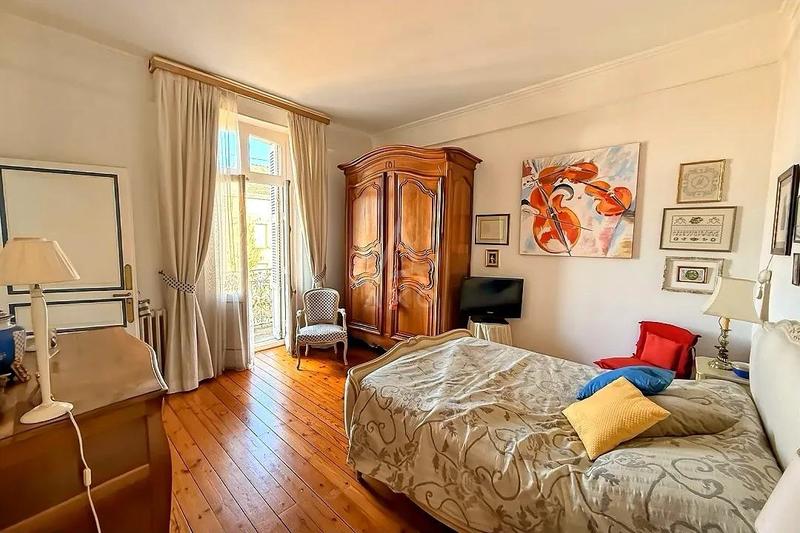 Maison - 331 m² - 11 pièces