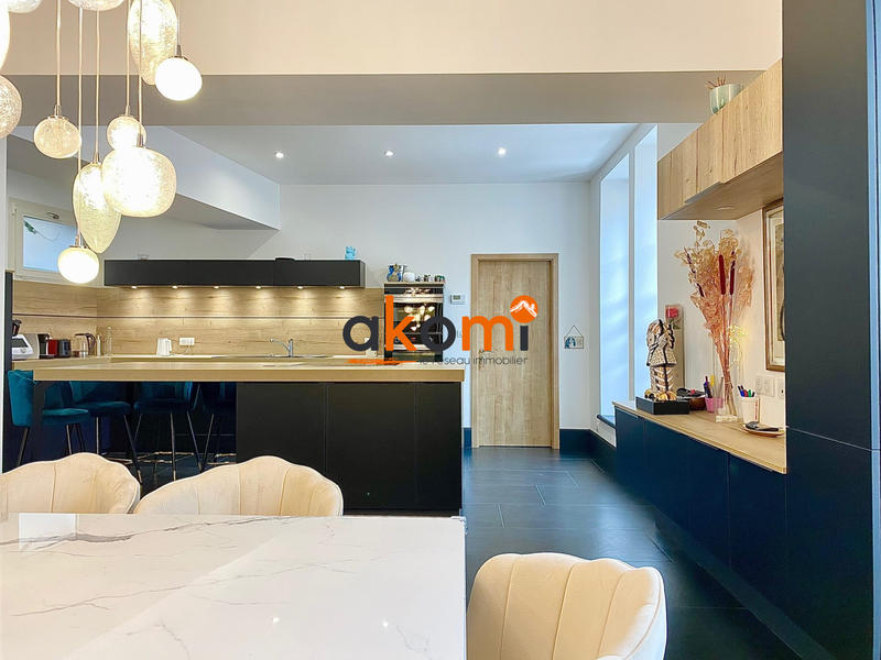 Maison - 290 m² - 11 pièces