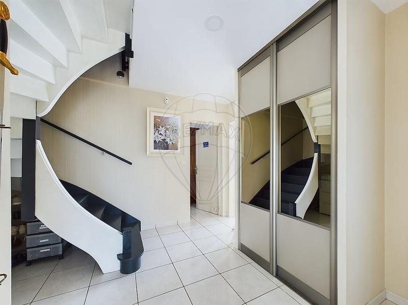 Villa - 184 m² - 7 pièces