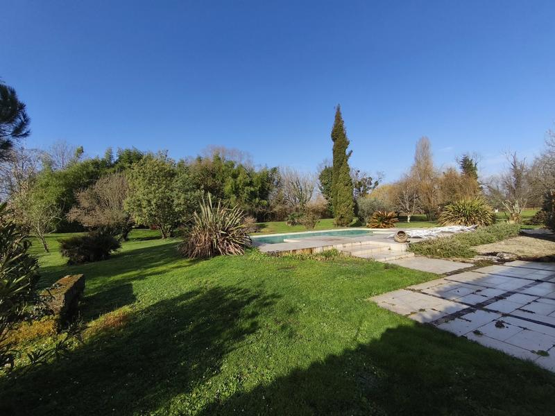 Maison - 400 m² - 10 pièces