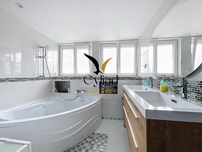 Maison - 92 m² - 4 pièces