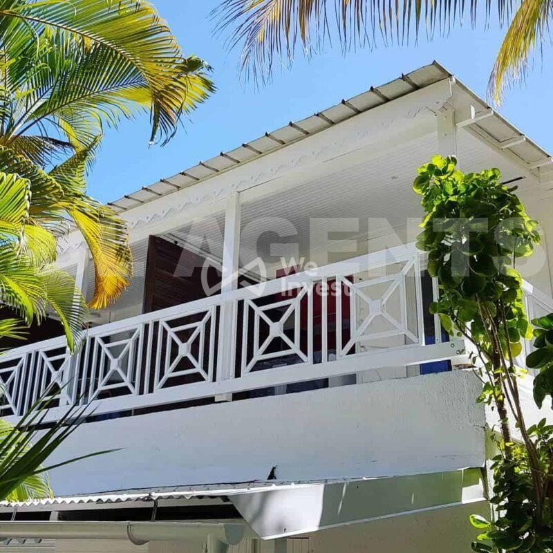 Maison - 275 m² - 12 pièces