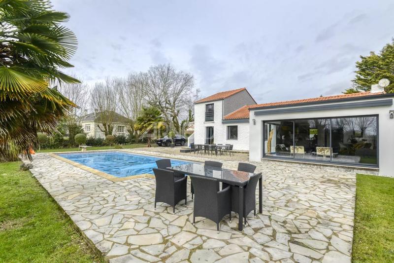 Maison - 170 m² - 6 pièces