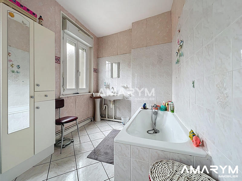 Maison - 90 m² - 5 pièces
