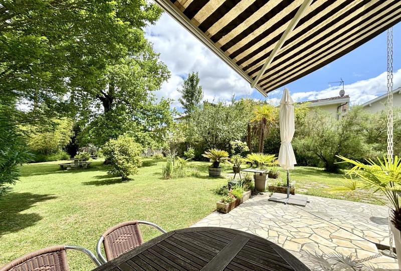 Maison - 180 m² - 8 pièces