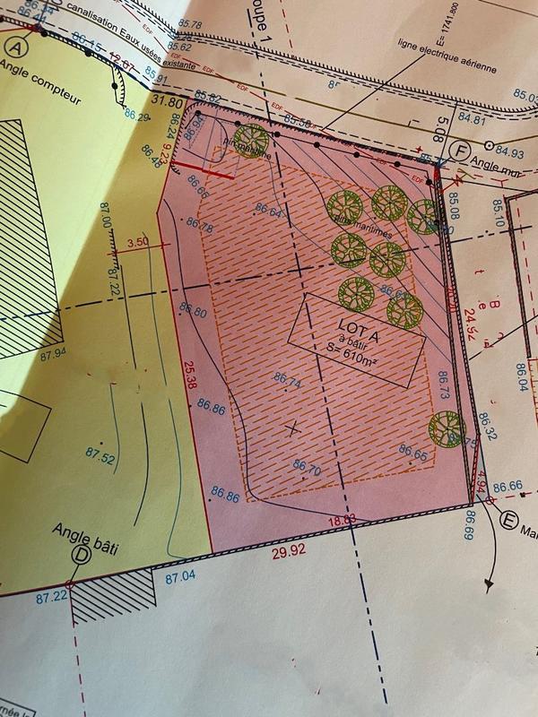 Terrain constructible - 610 m²