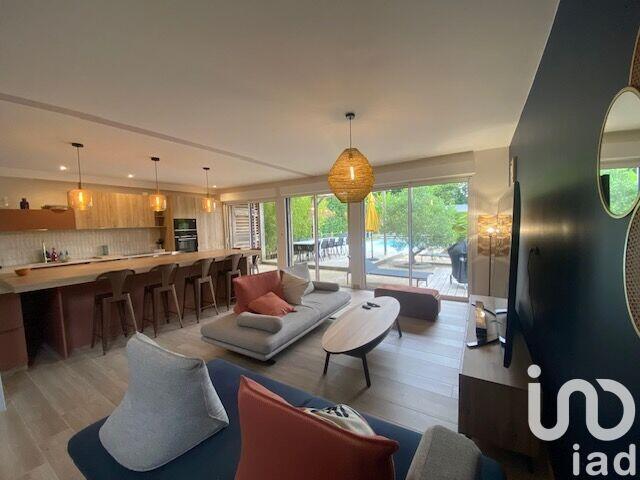 Maison - 183 m² - 8 pièces