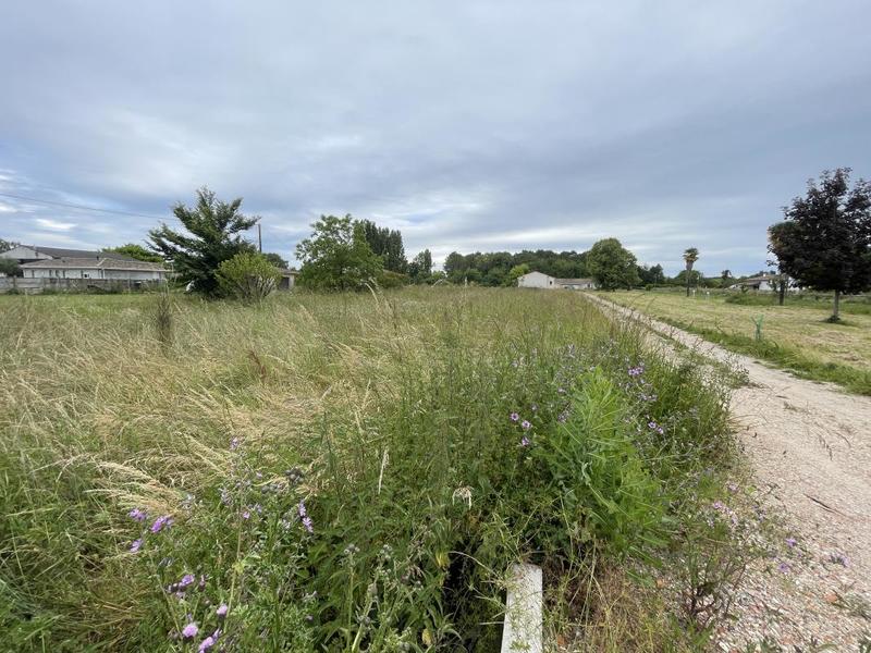 Terrain constructible - 1 015 m²