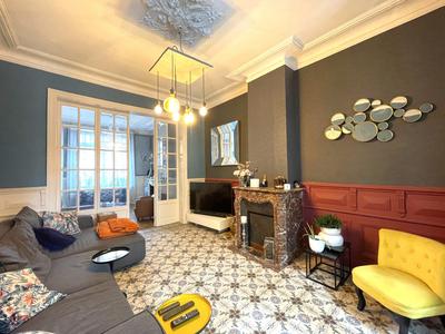 Maison - 215 m² - 7 pièces