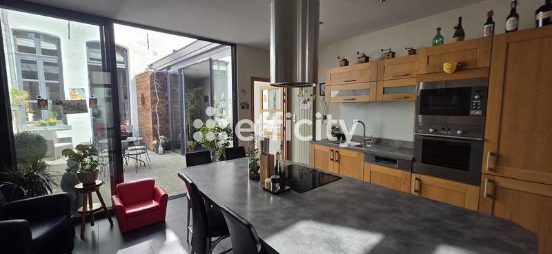 Maison - 212 m² - 9 pièces