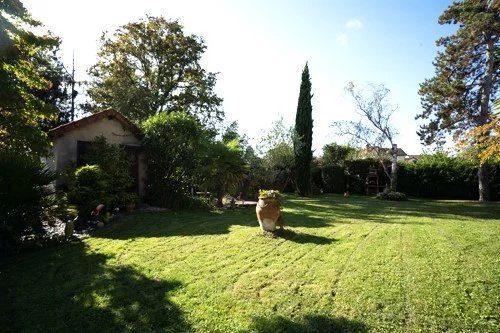 Maison - 230 m² - 10 pièces