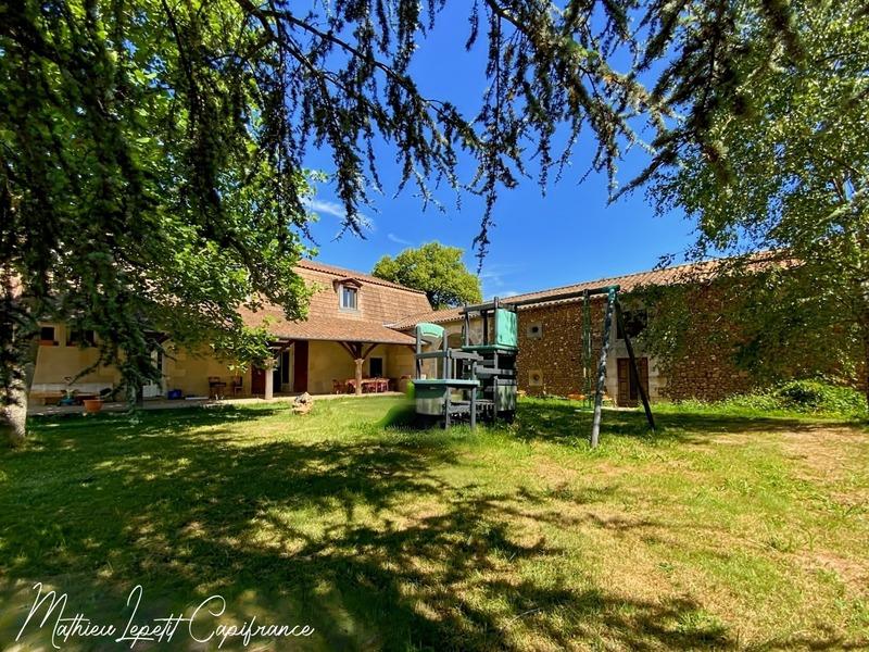 Maison - 270 m² - 9 pièces