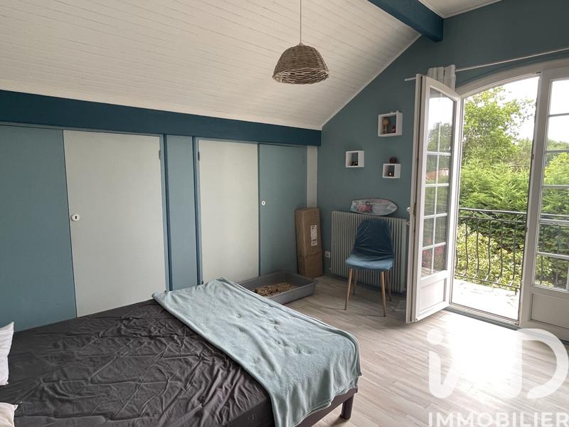 Maison - 216 m² - 8 pièces