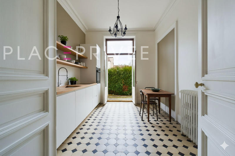 Appartement - 162 m² - 6 pièces