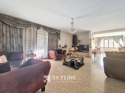 Maison - 223 m² - 6 pièces