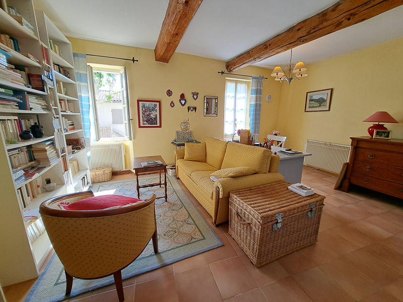 Maison - 241 m² - 9 pièces