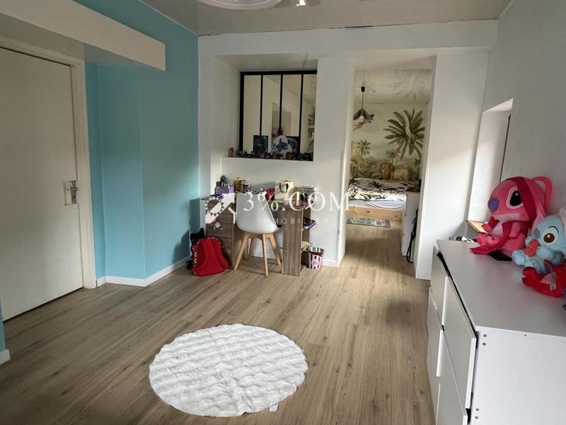 Maison - 219 m² - 8 pièces