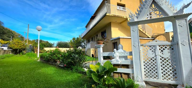 Maison - 170 m² - 8 pièces