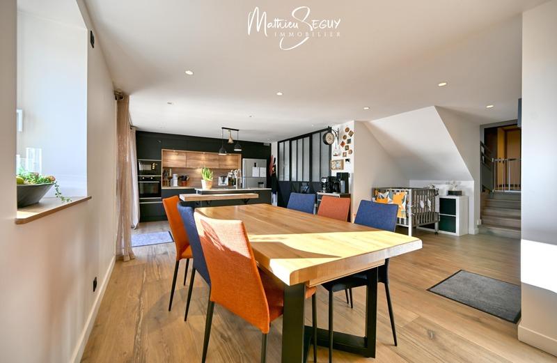 Maison - 284 m² - 10 pièces