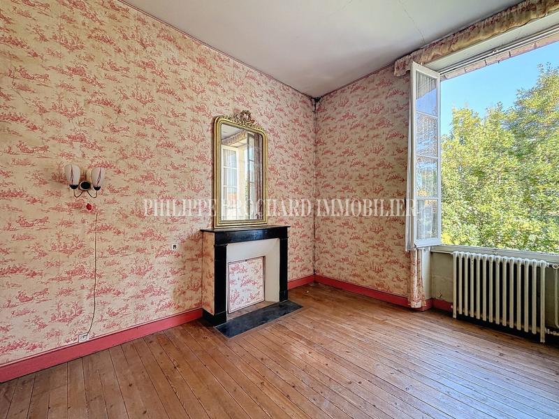 Maison - 241 m² - 12 pièces