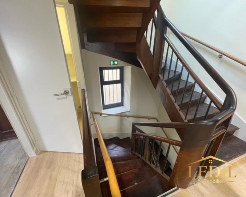 Local commercial - 211 m² - 1 pièce