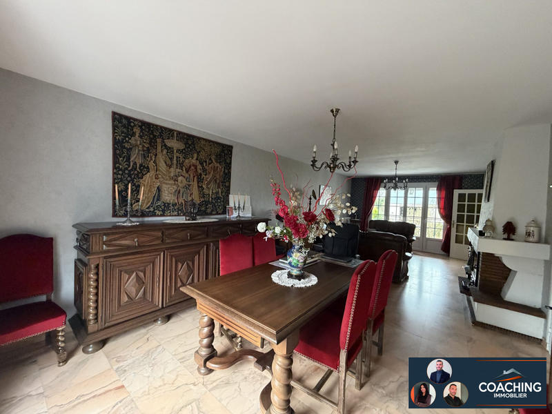 Maison - 217 m² - 8 pièces