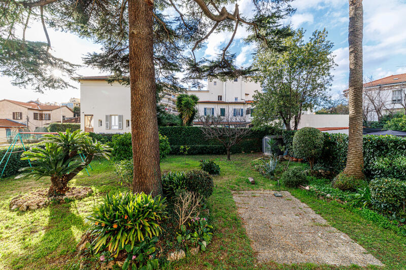 Appartement - 154 m² - 6 pièces