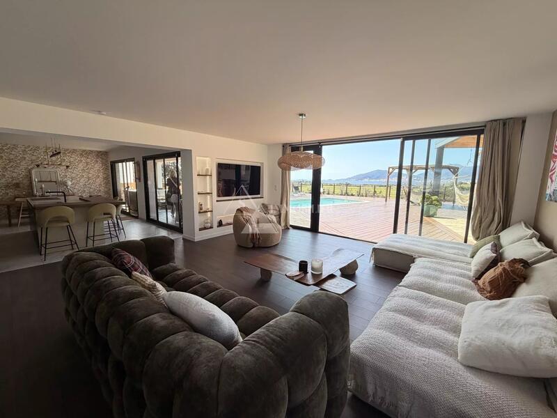 Villa - 211 m² - 5 pièces