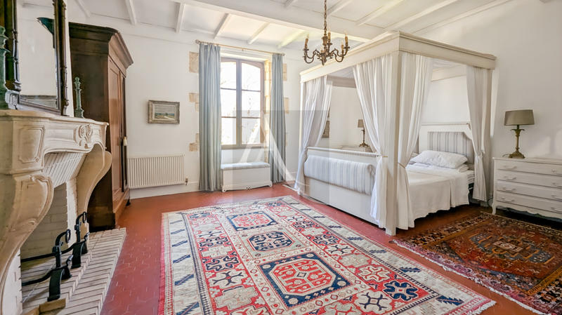 Demeure - 717 m² - 27 pièces