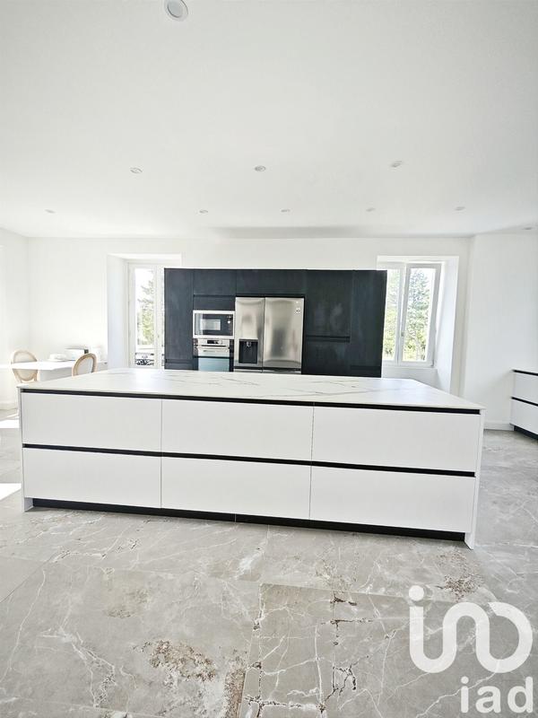 Château - 215 m² - 6 pièces