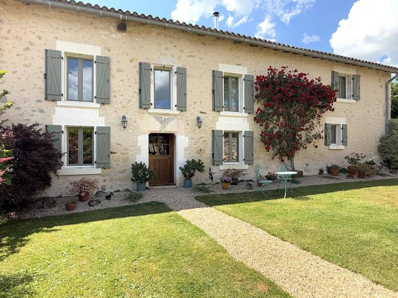 Maison - 360 m² - 8 pièces