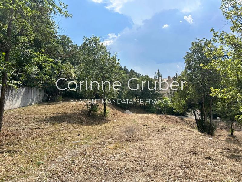 Terrain constructible - 628 m²