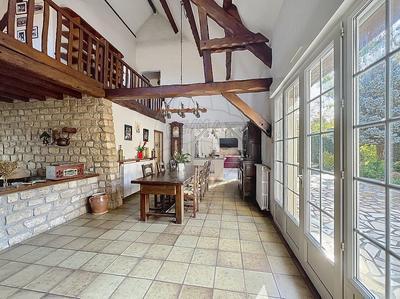 Maison - 300 m² - 5 pièces