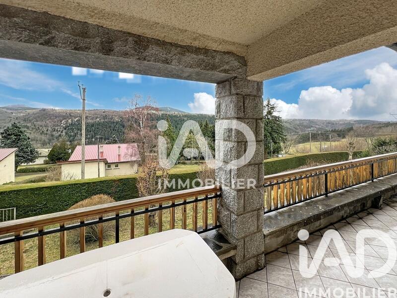 Maison - 277 m² - 10 pièces