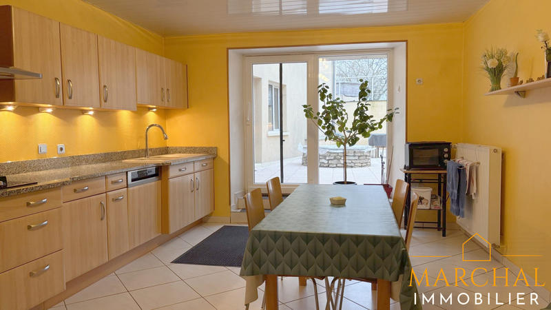 Maison - 235 m² - 7 pièces