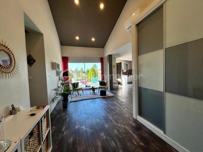 Maison traditionnelle - 201 m² - 7 pièces