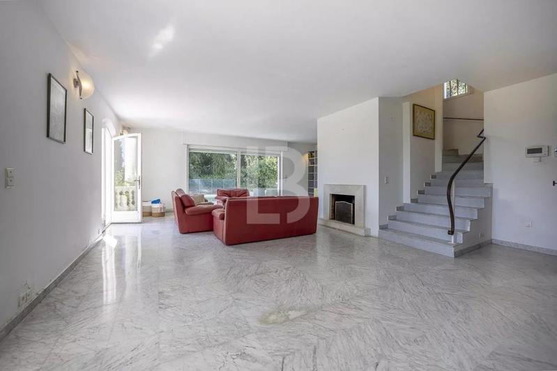 Maison - 263 m² - 7 pièces