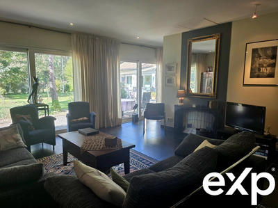 Maison contemporaine - 305 m² - 9 pièces