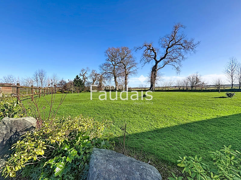 Maison - 246 m² - 8 pièces