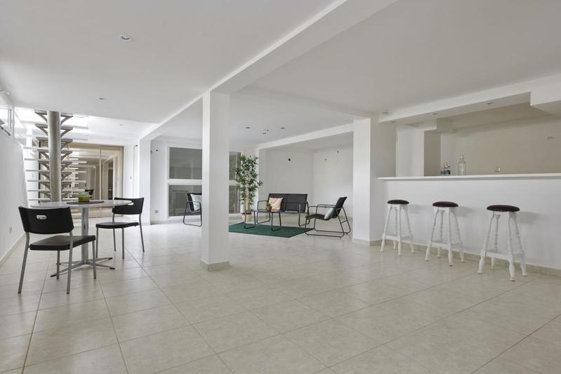 Maison - 275 m² - 6 pièces