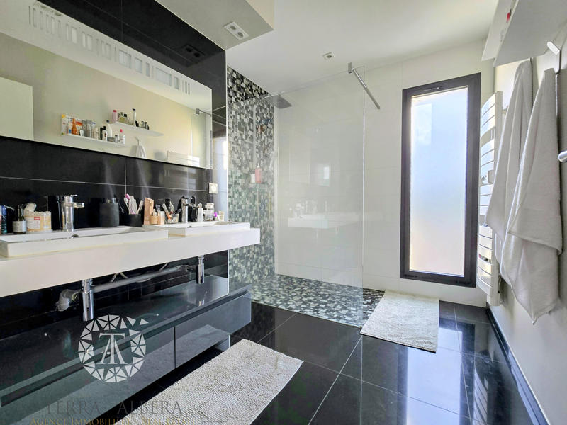 Villa - 209 m² - 7 pièces