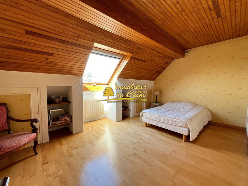 Maison - 216 m² - 7 pièces