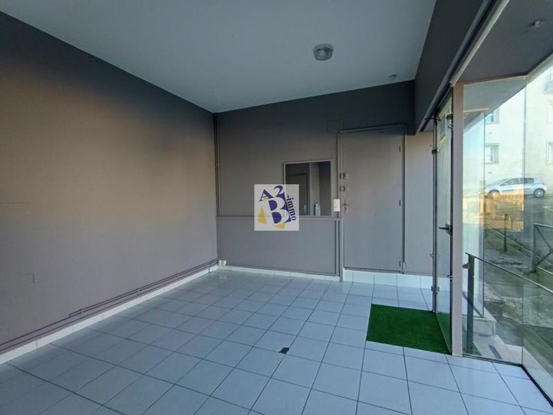 Services - 18 m² - 1 pièce