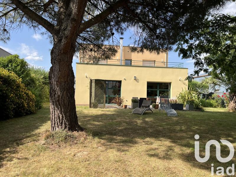 Maison - 237 m² - 8 pièces