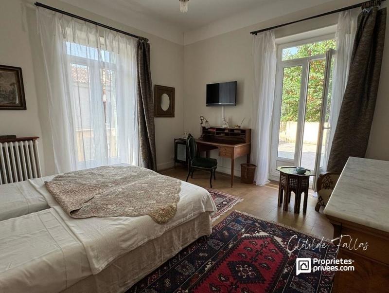 Maison - 254 m² - 10 pièces