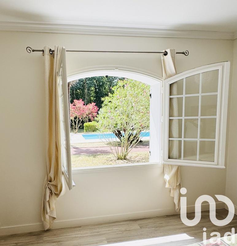 Maison - 214 m² - 8 pièces